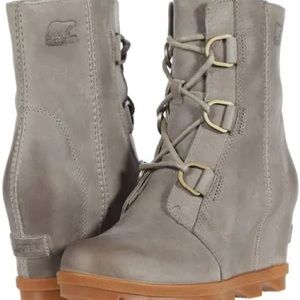 Sorel Joan of Arctic Boots barely ever worn..maybe 2x!